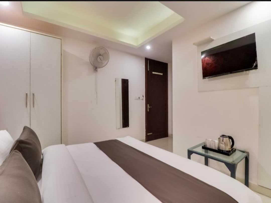 Hotel O Galaxy Stay Neu-Delhi Exterior foto